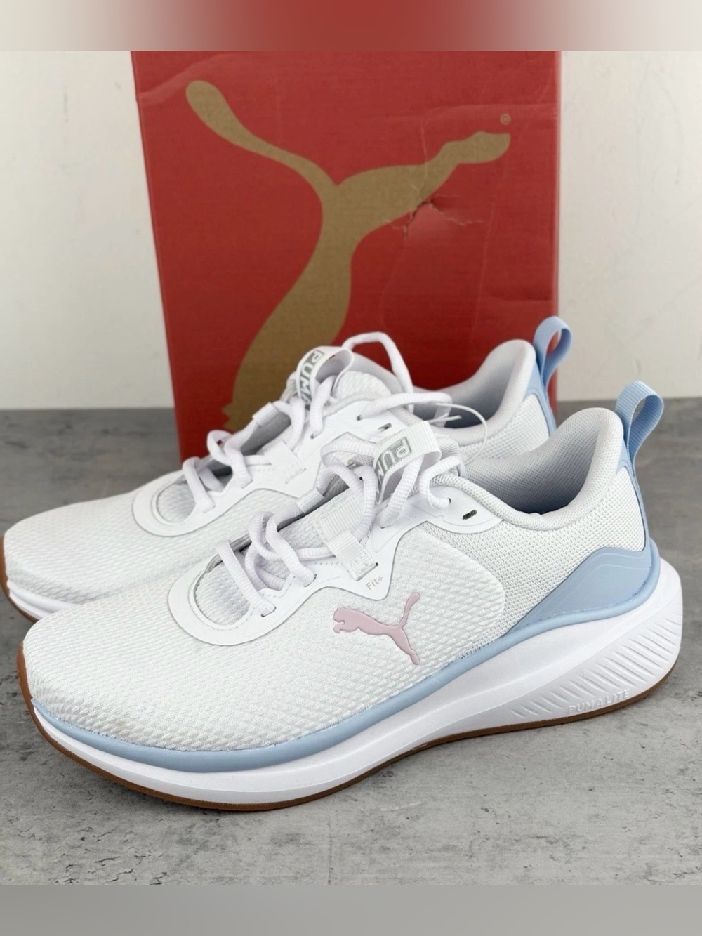 Women’s Puma Skyrocket Sneaker Size 6 White blue athletic Sneakers New